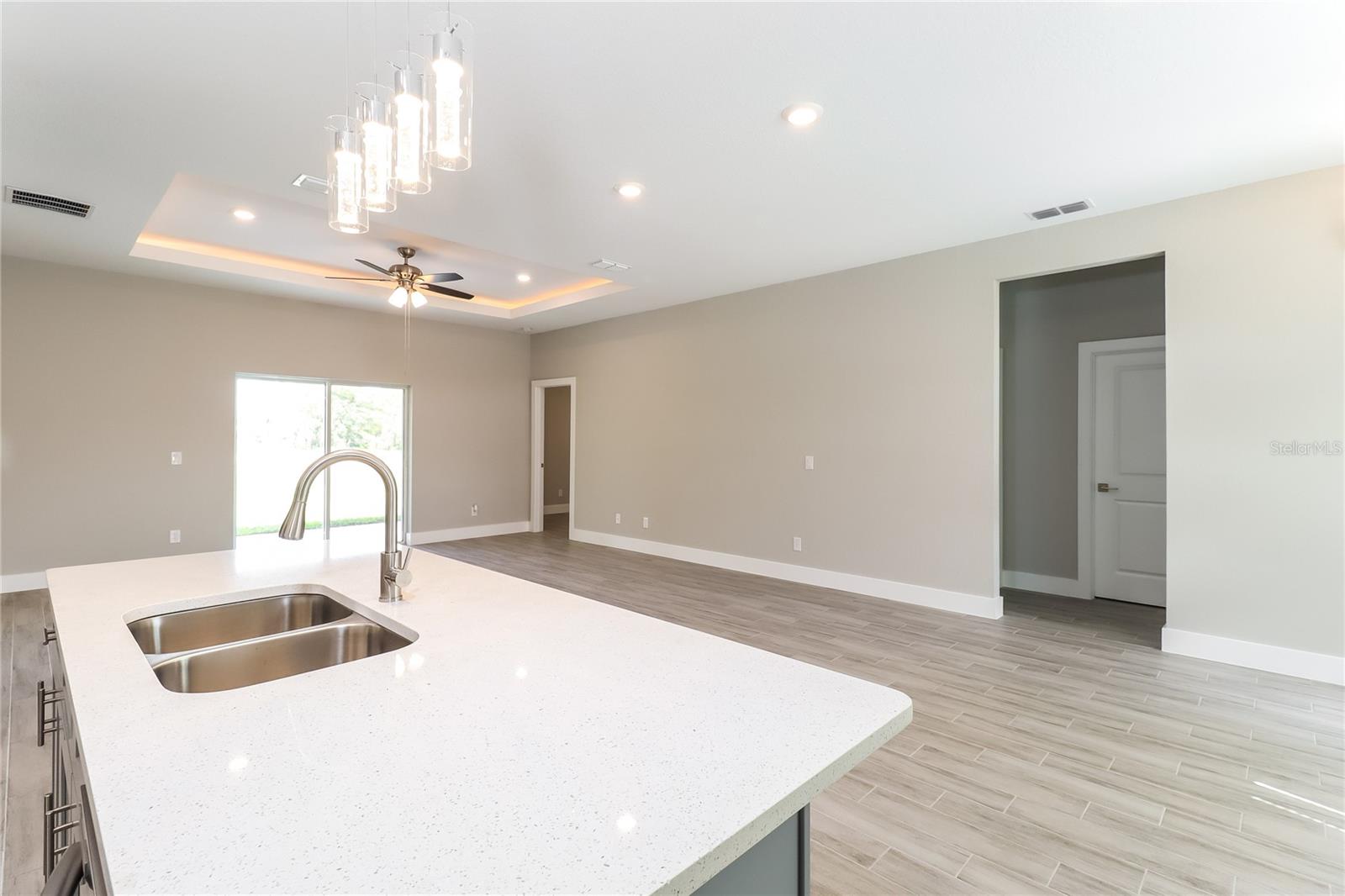 Image 6 of 15 For 137 Zinnia Lane W