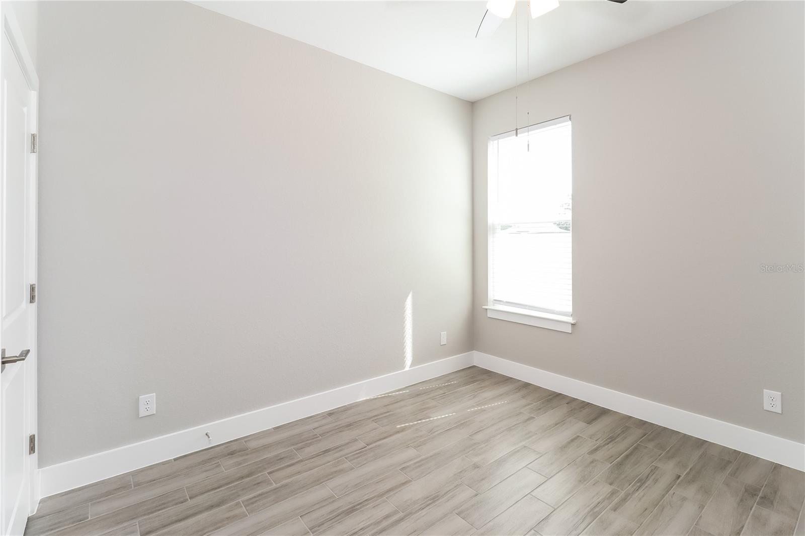 Image 8 of 15 For 137 Zinnia Lane W