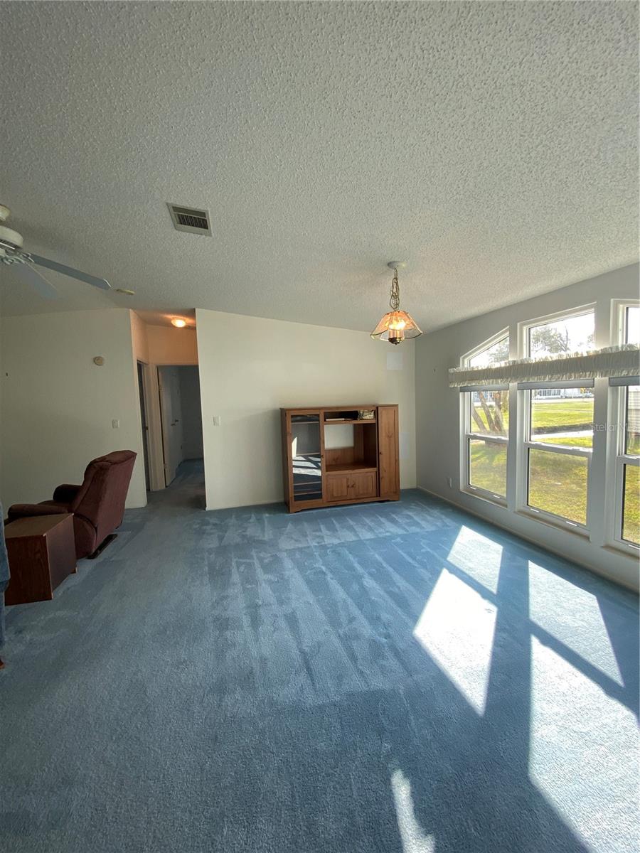 Image 10 of 41 For 36722 Strand Dr