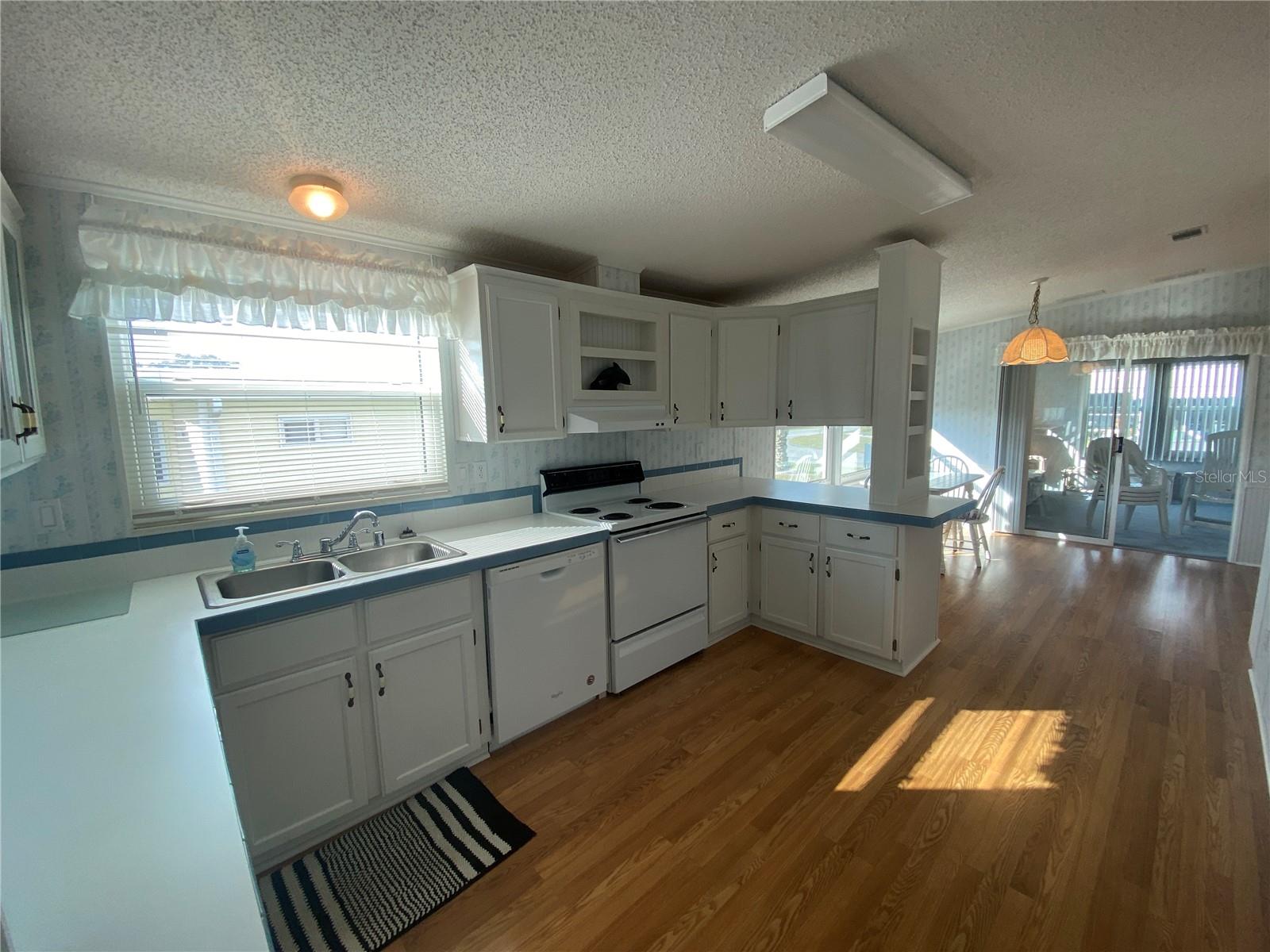 Image 7 of 41 For 36722 Strand Dr