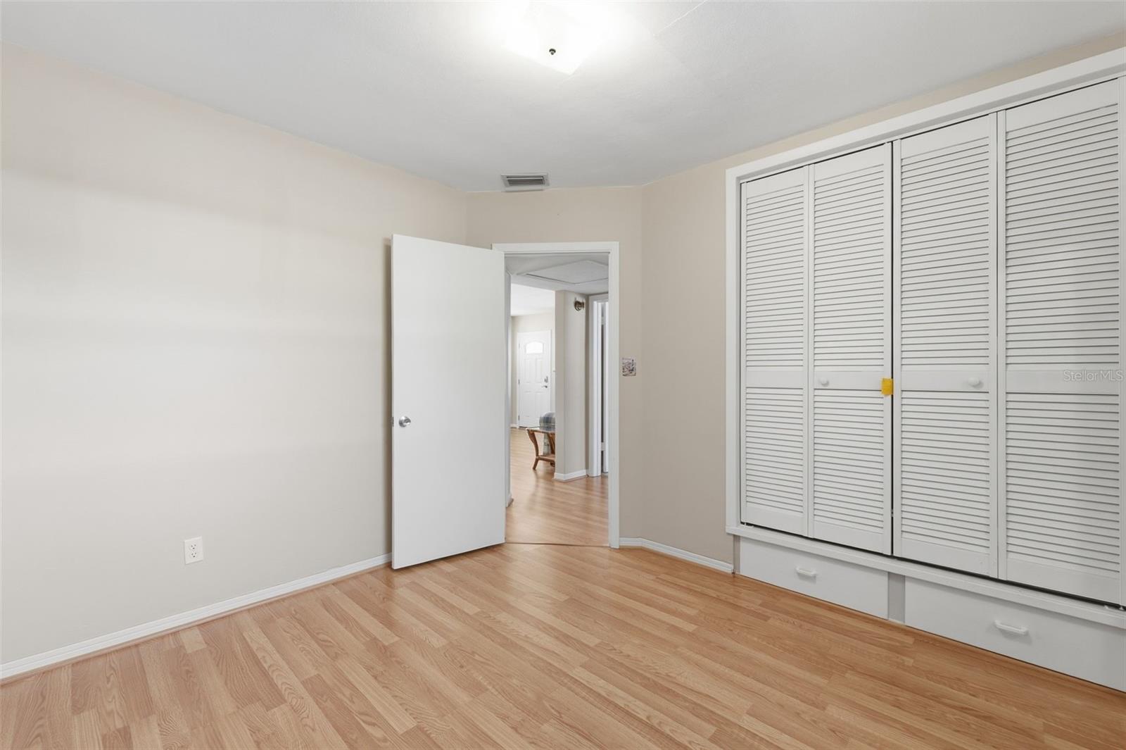 Listing photo id 8 for 10449 53rd Avenue N