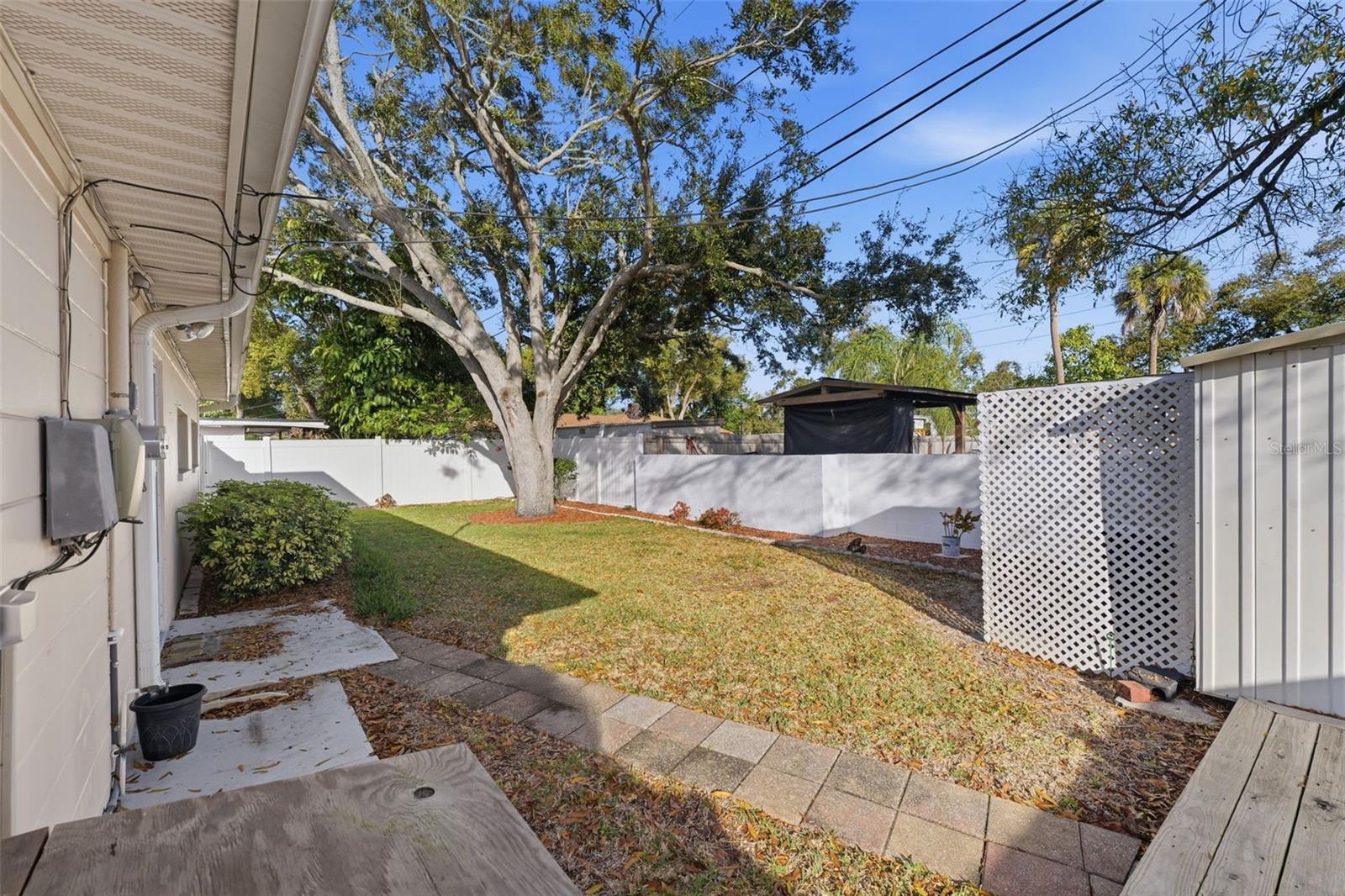 Listing photo id 13 for 10449 53rd Avenue N