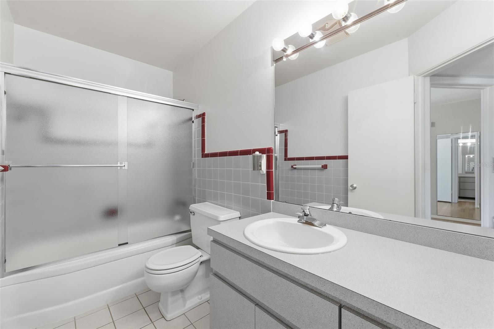 Listing photo id 1 for 10449 53rd Avenue N