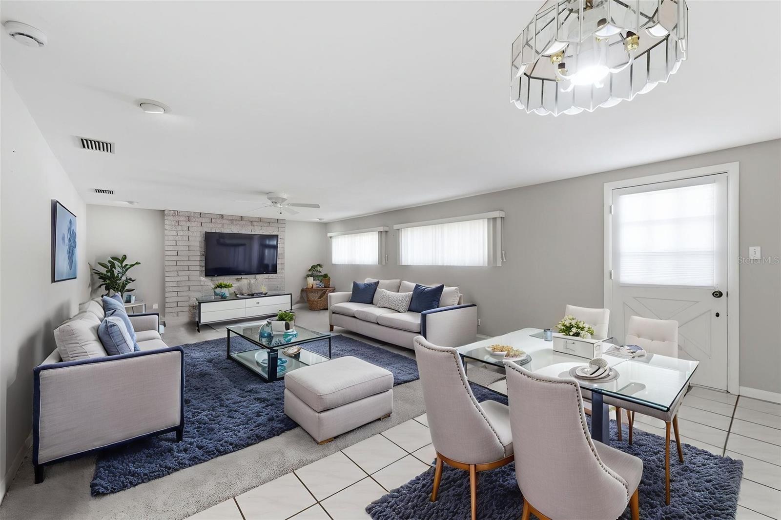 Listing photo id 2 for 10449 53rd Avenue N