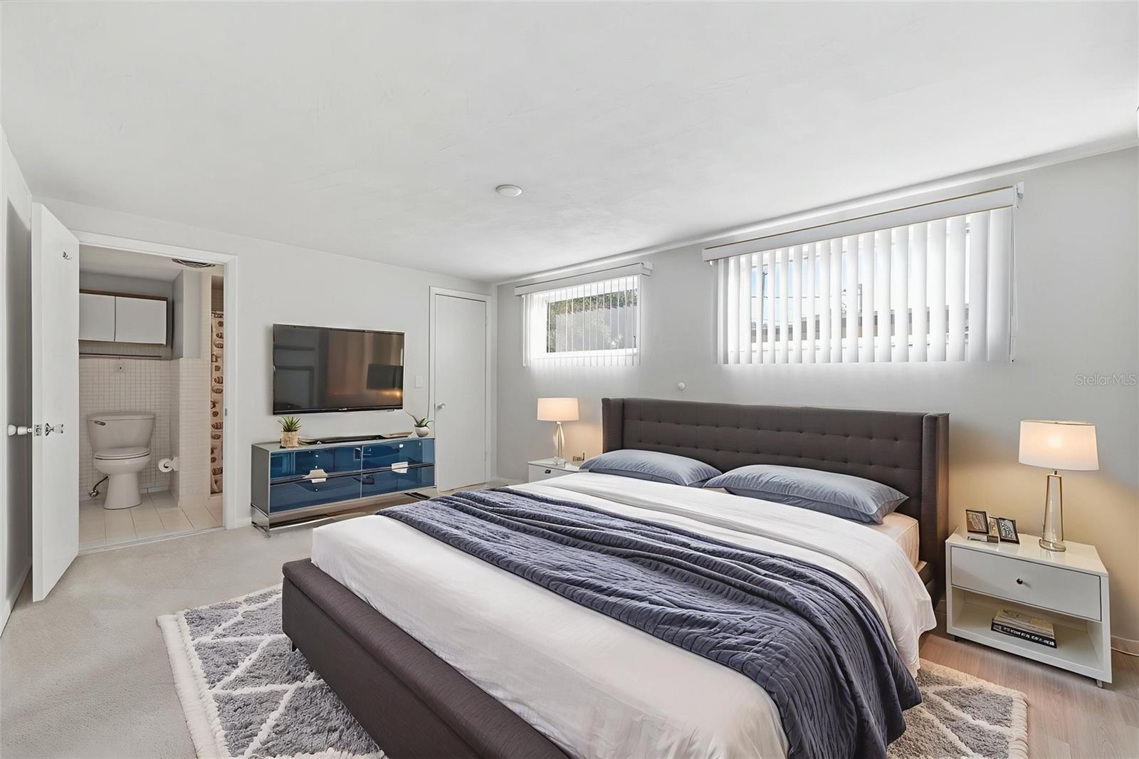 Listing photo id 3 for 10449 53rd Avenue N