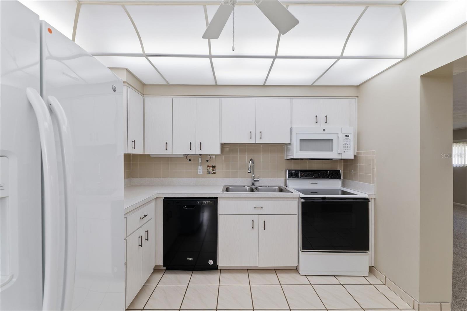 Listing photo id 5 for 10449 53rd Avenue N