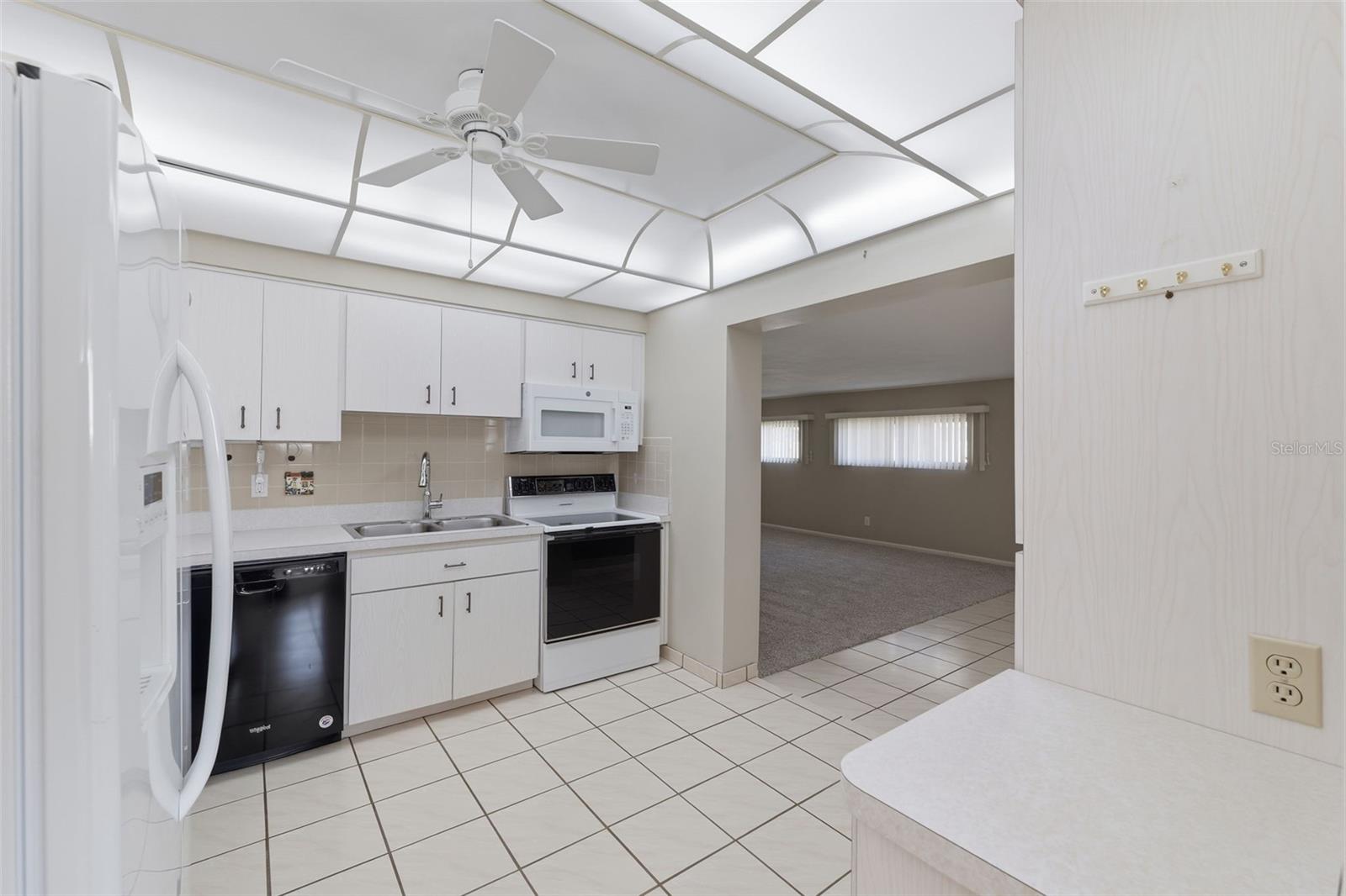 Listing photo id 6 for 10449 53rd Avenue N