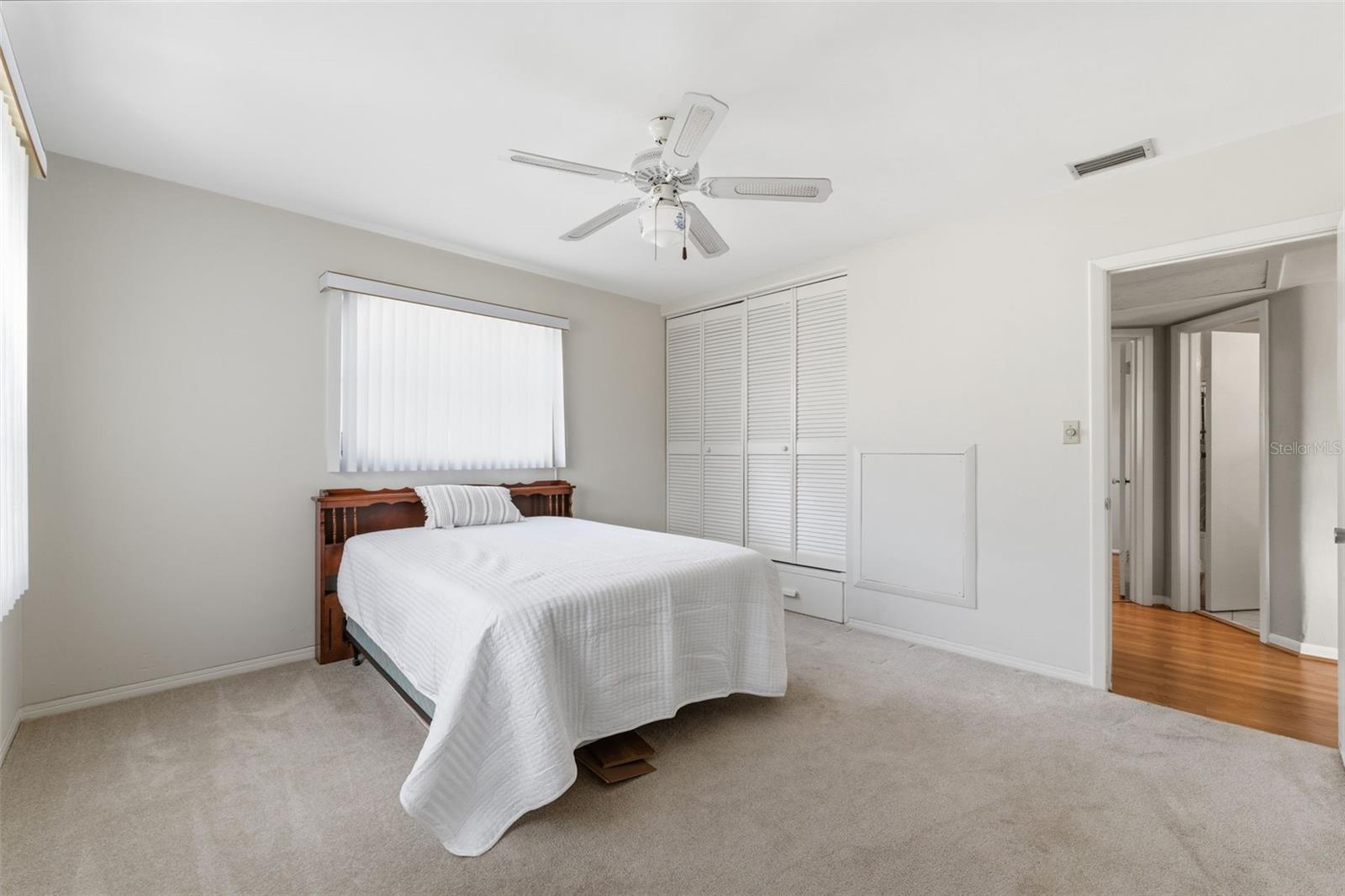 Listing photo id 7 for 10449 53rd Avenue N