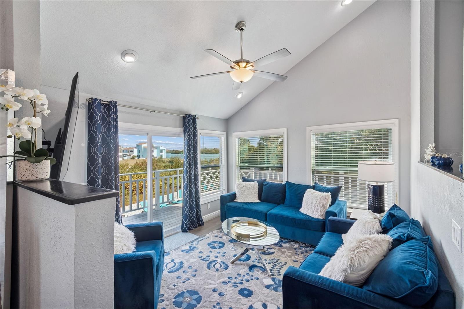 Image 20 of 54 For 330 6th Avenue