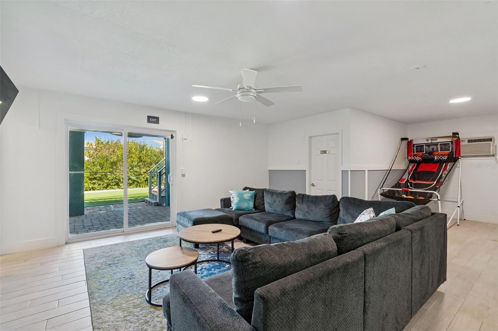 Image 21 of 54 For 330 6th Avenue