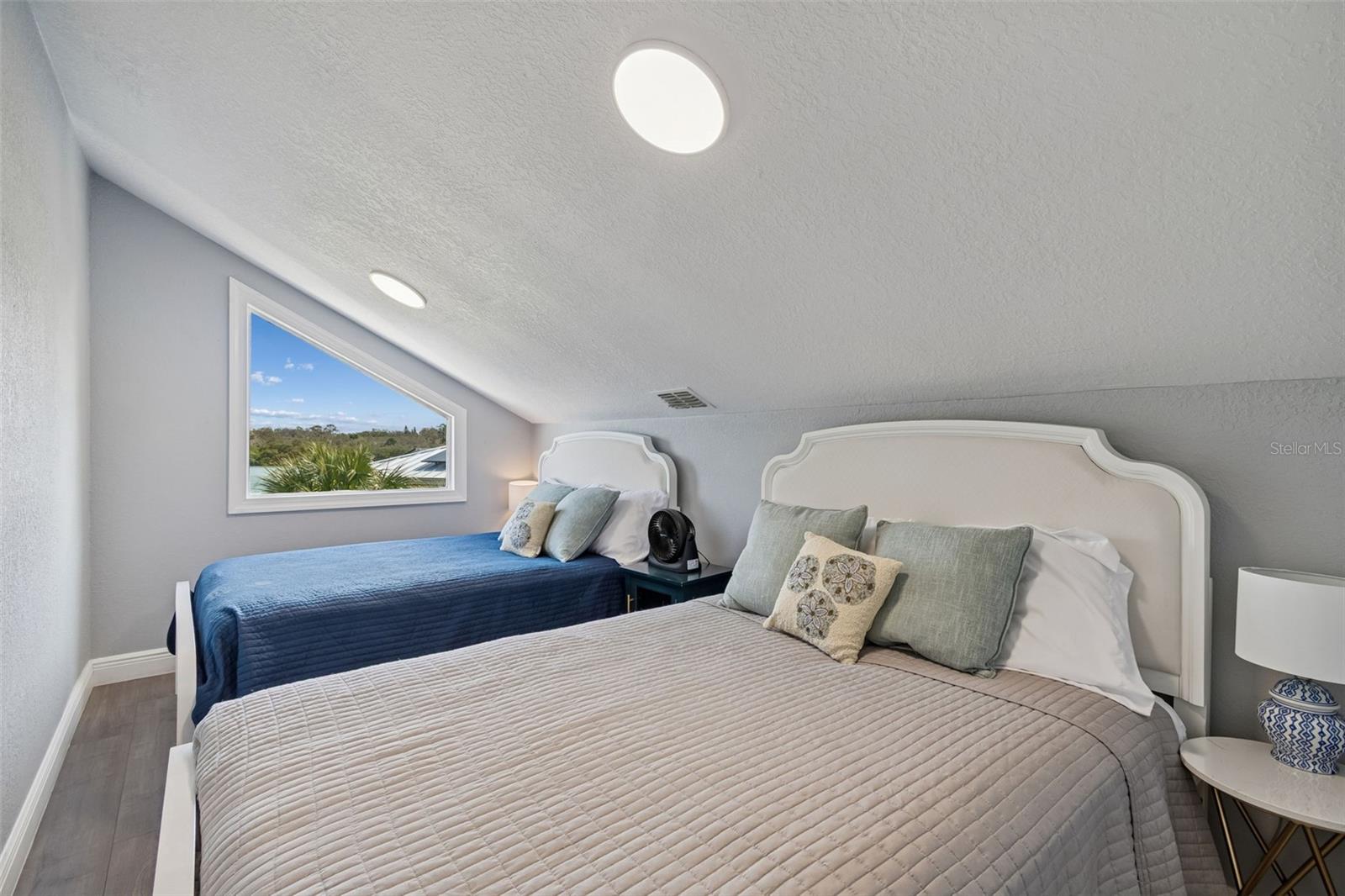 Image 32 of 54 For 330 6th Avenue