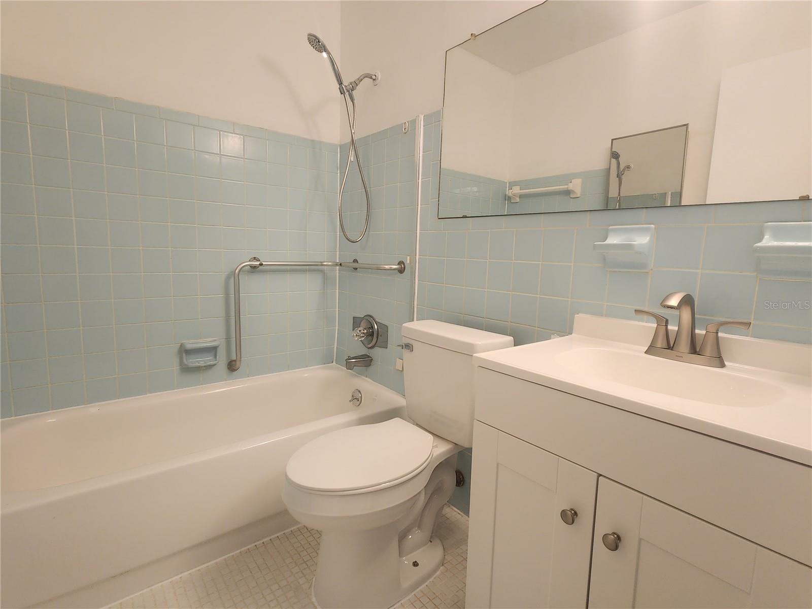 Image 12 of 26 For 2464 Australia Way E 64