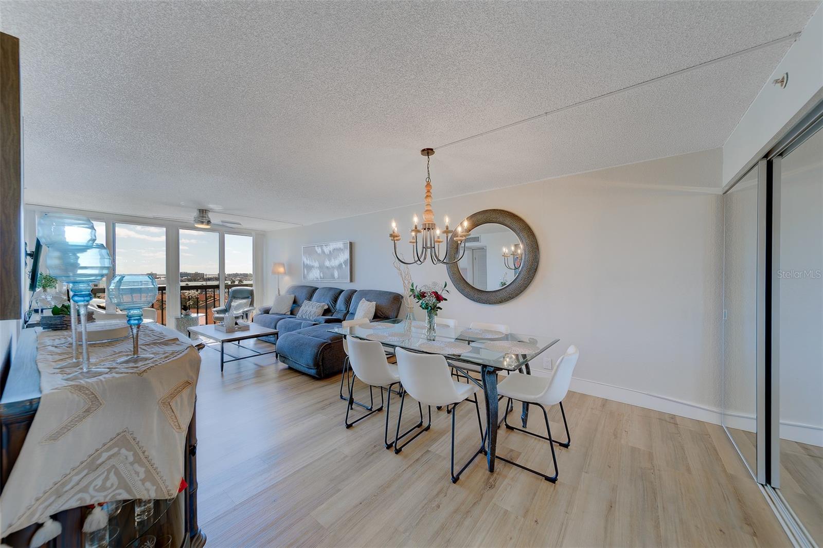 Image 11 of 41 For 255 Dolphin Point 802