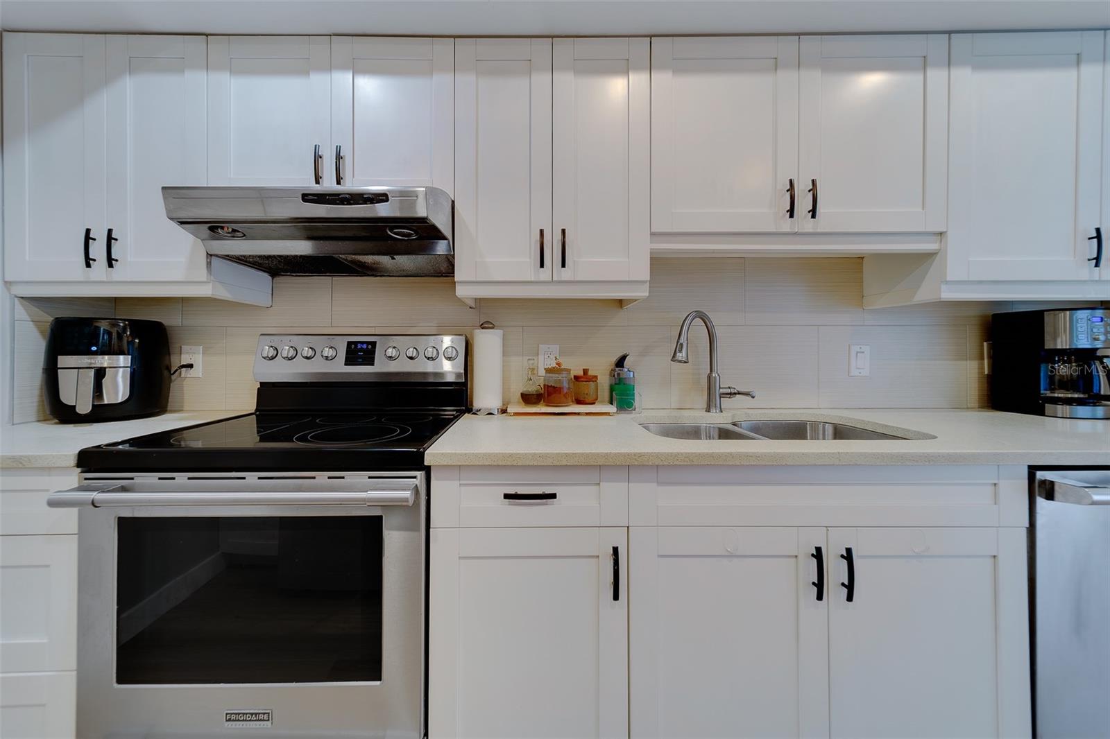 Image 14 of 41 For 255 Dolphin Point 802