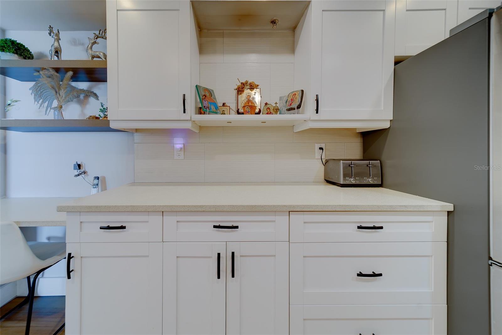 Image 17 of 41 For 255 Dolphin Point 802