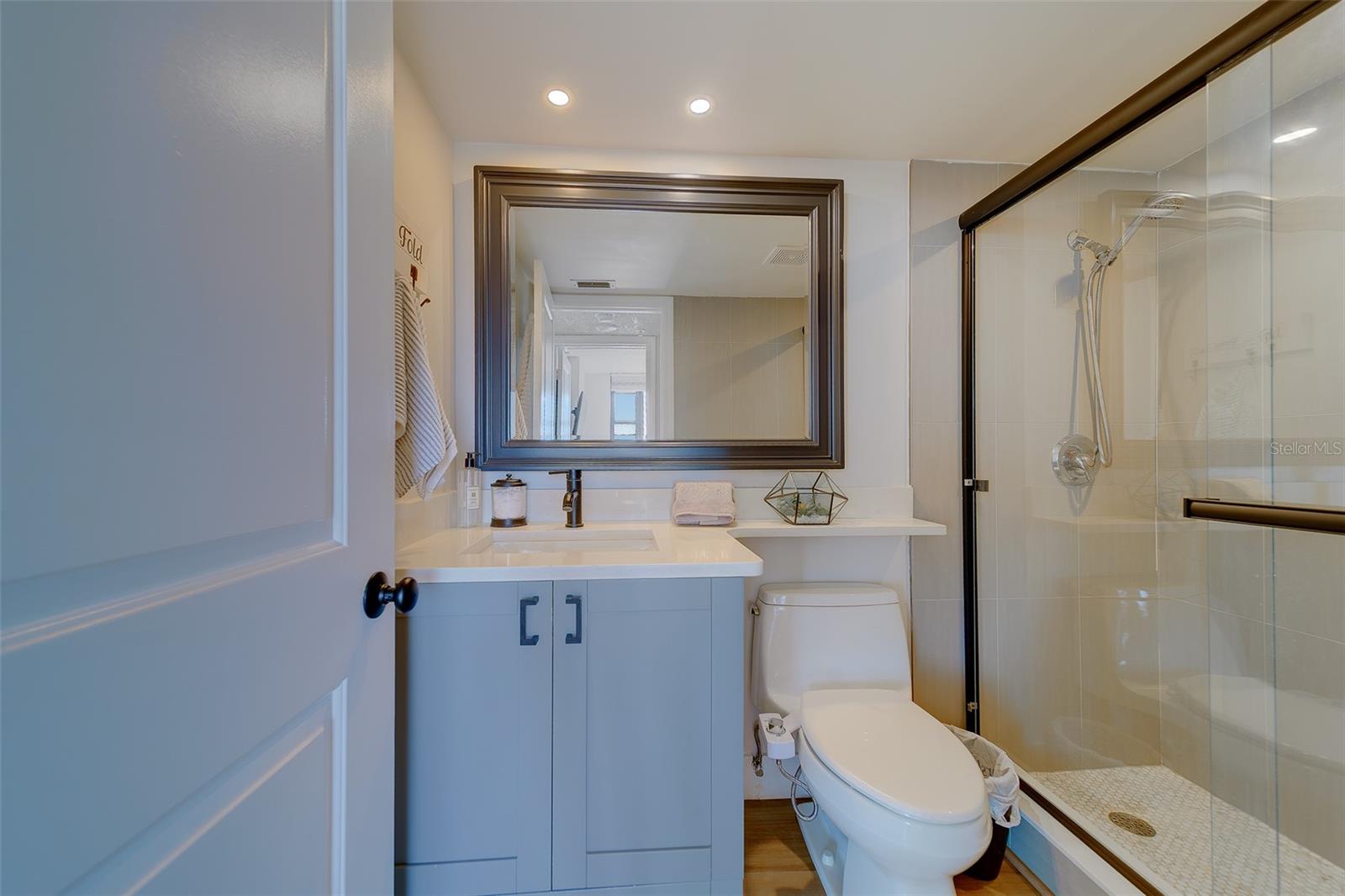 Image 19 of 41 For 255 Dolphin Point 802