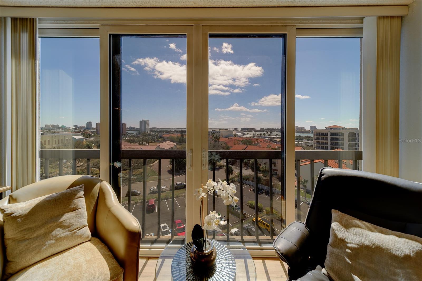 Image 4 of 41 For 255 Dolphin Point 802