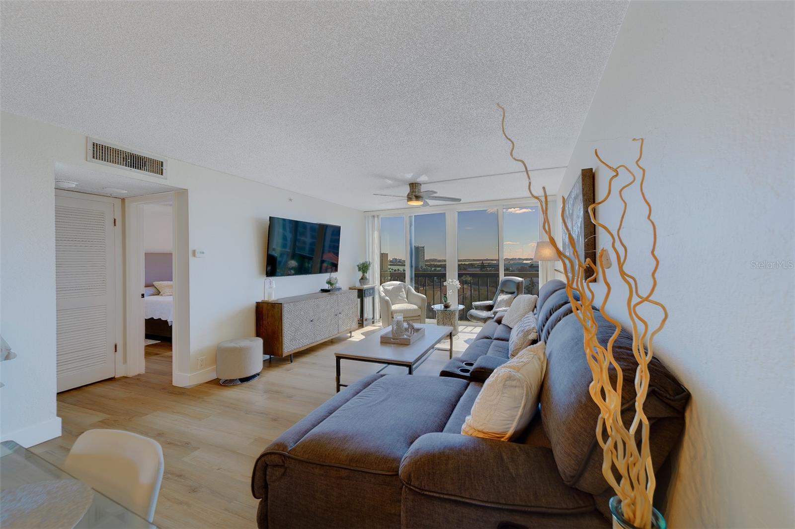 Image 6 of 41 For 255 Dolphin Point 802