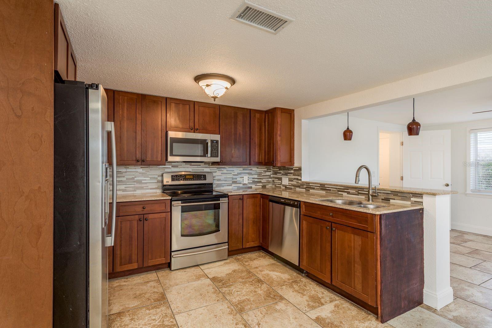 Image 9 of 28 For 4233 Belle Isle Court