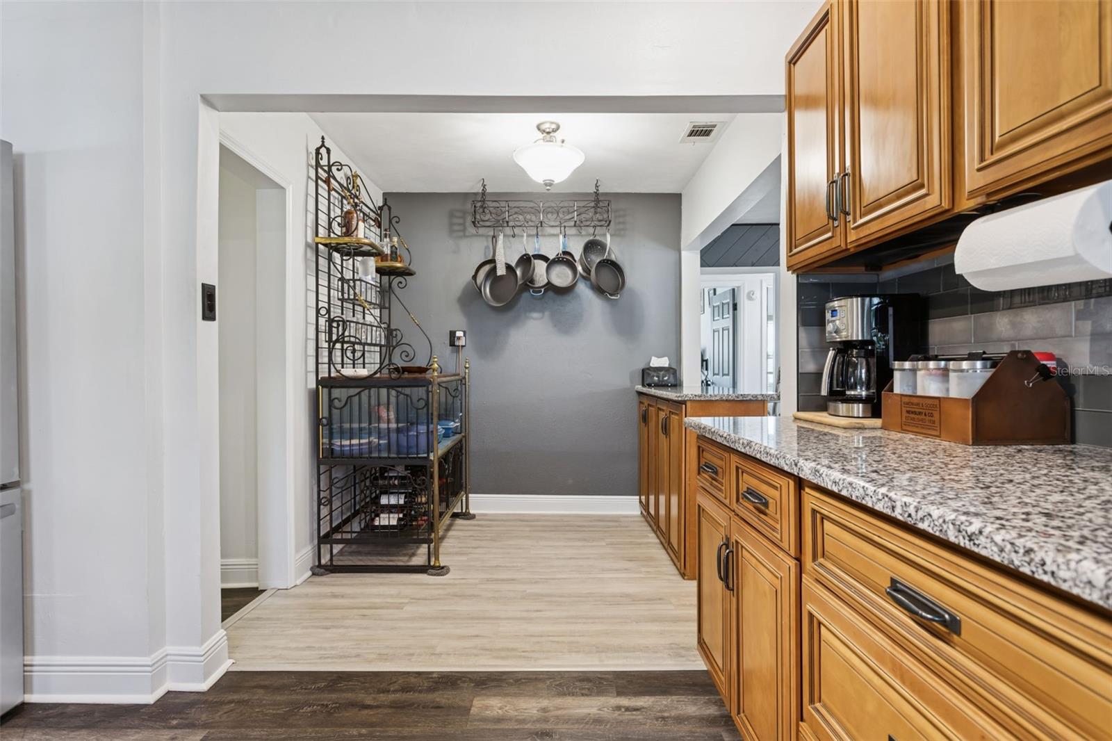 Listing photo id 8 for 1023 Bask Drive