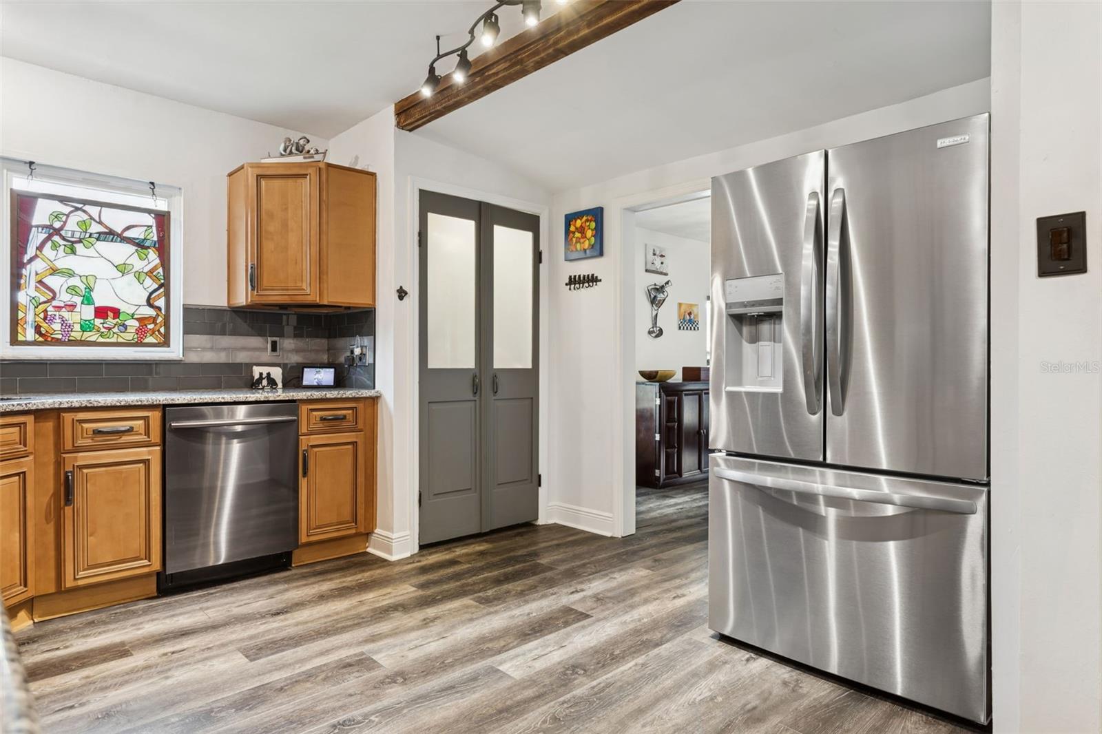 Listing photo id 9 for 1023 Bask Drive