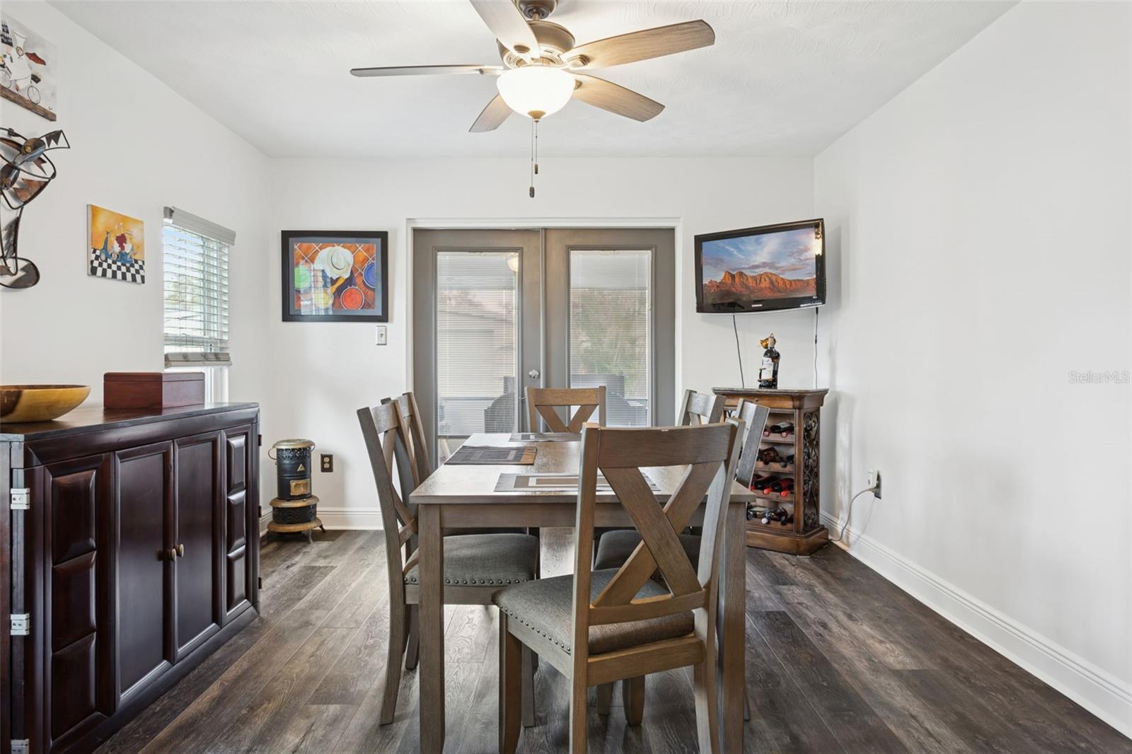 Listing photo id 10 for 1023 Bask Drive