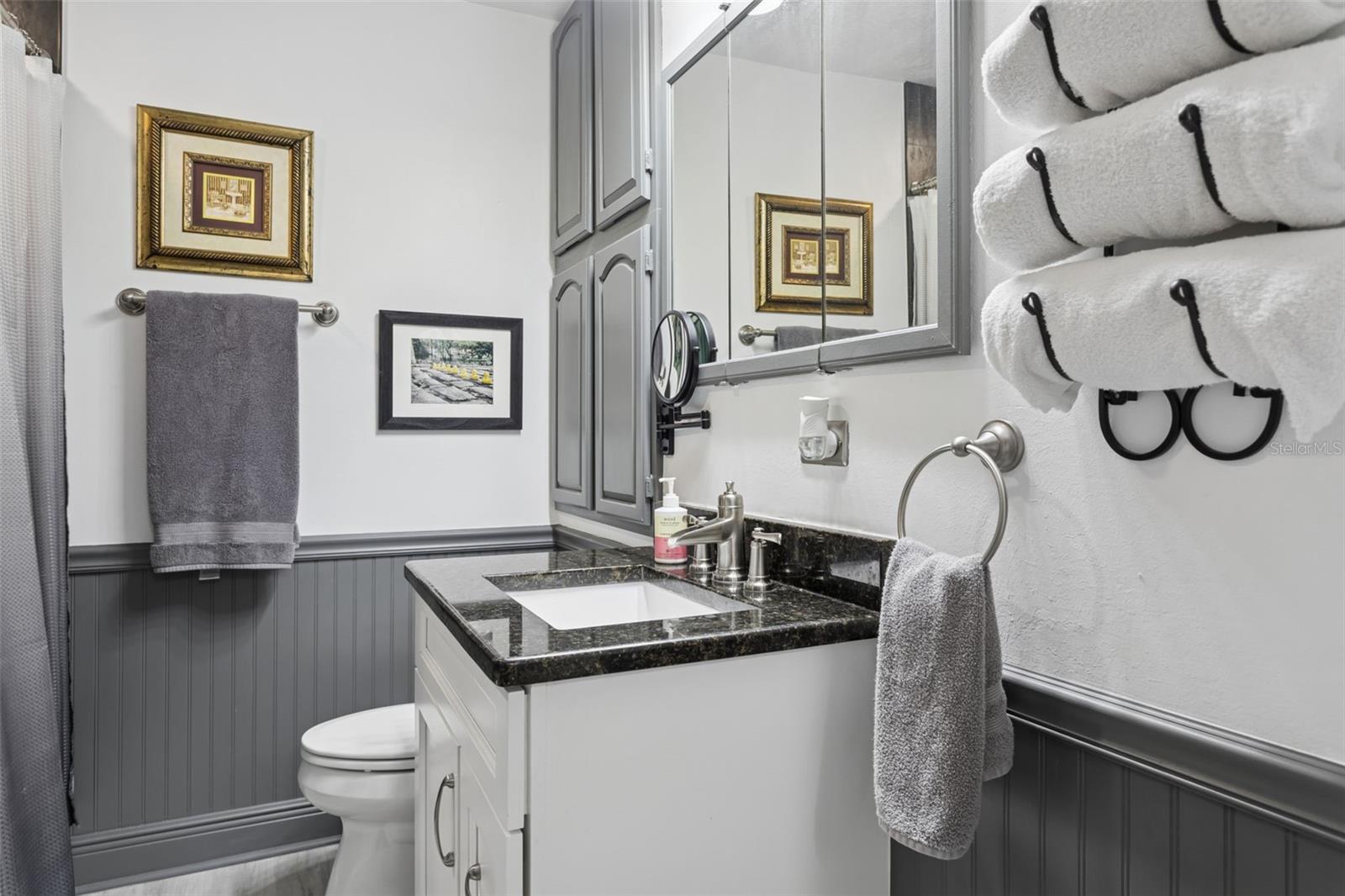 Listing photo id 13 for 1023 Bask Drive