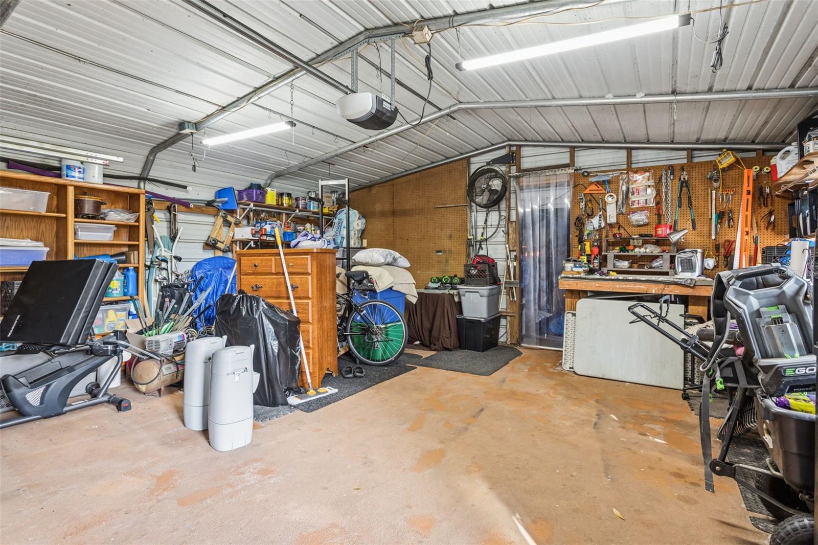 Listing photo id 32 for 1023 Bask Drive