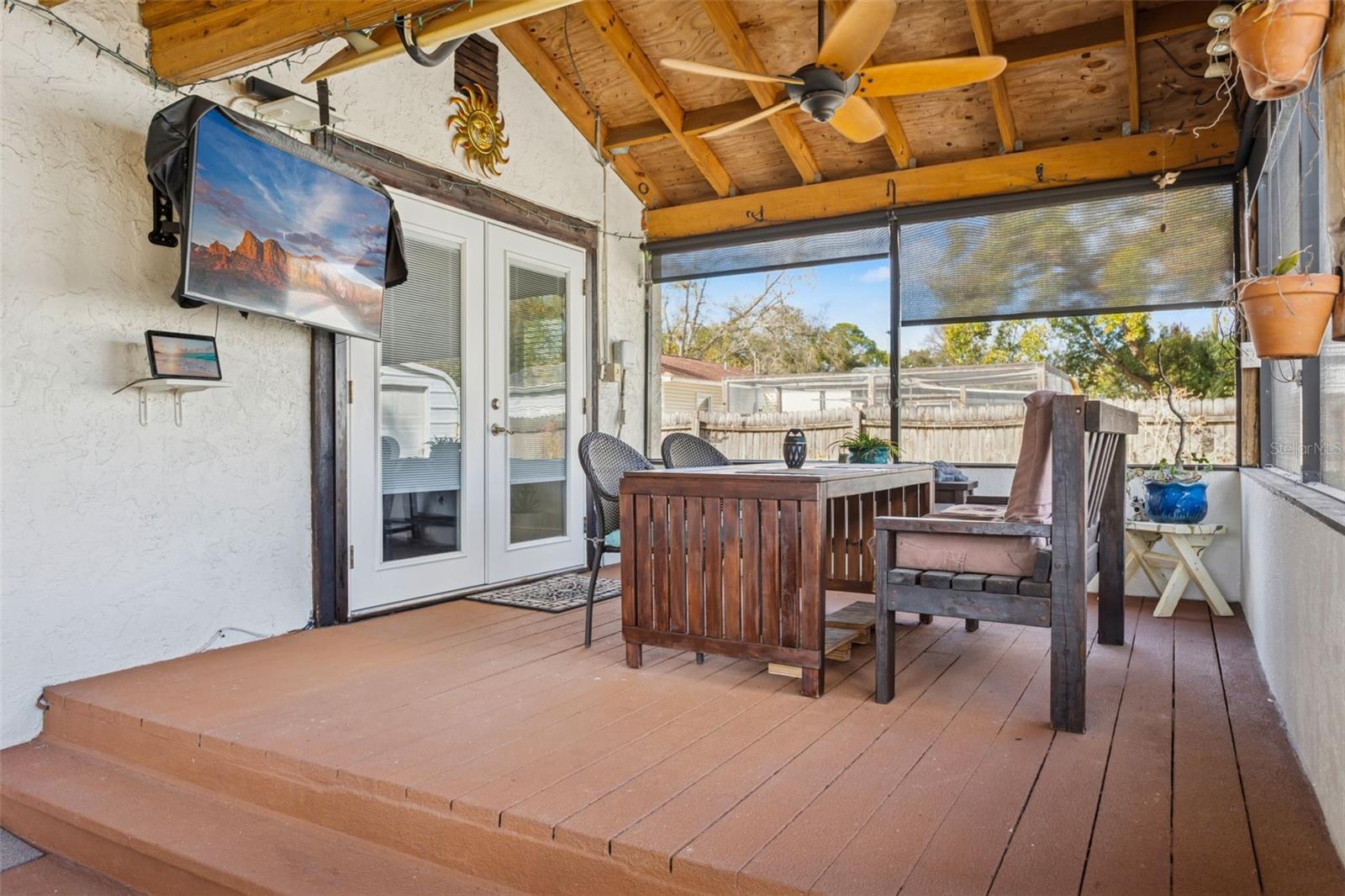 Listing photo id 2 for 1023 Bask Drive