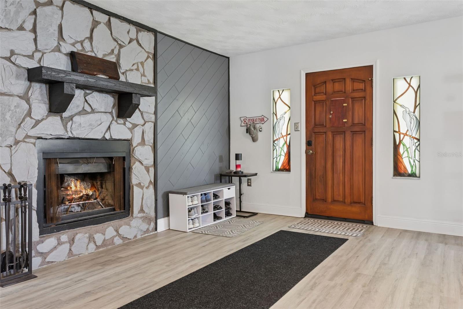 Listing photo id 4 for 1023 Bask Drive