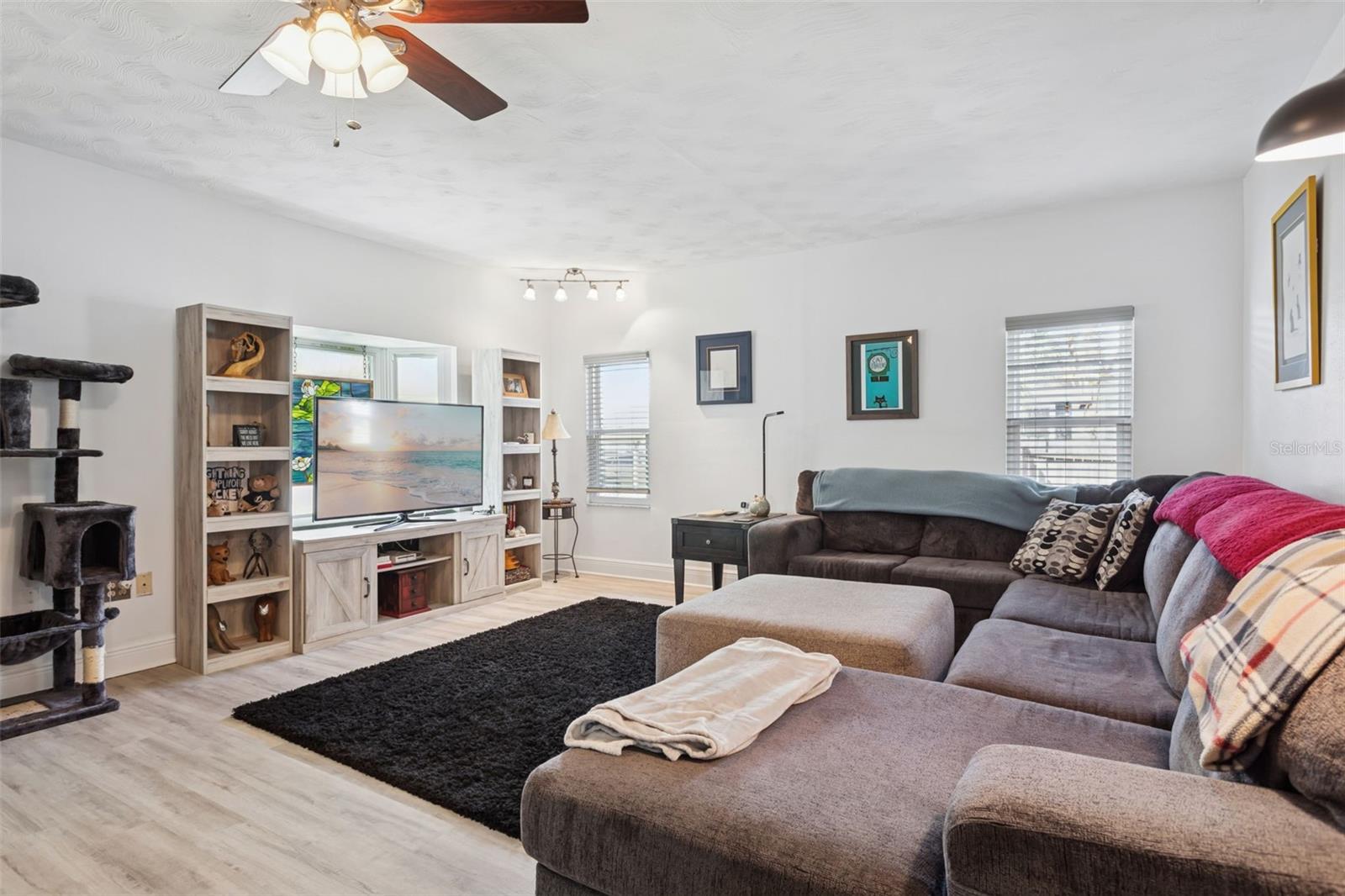 Listing photo id 6 for 1023 Bask Drive