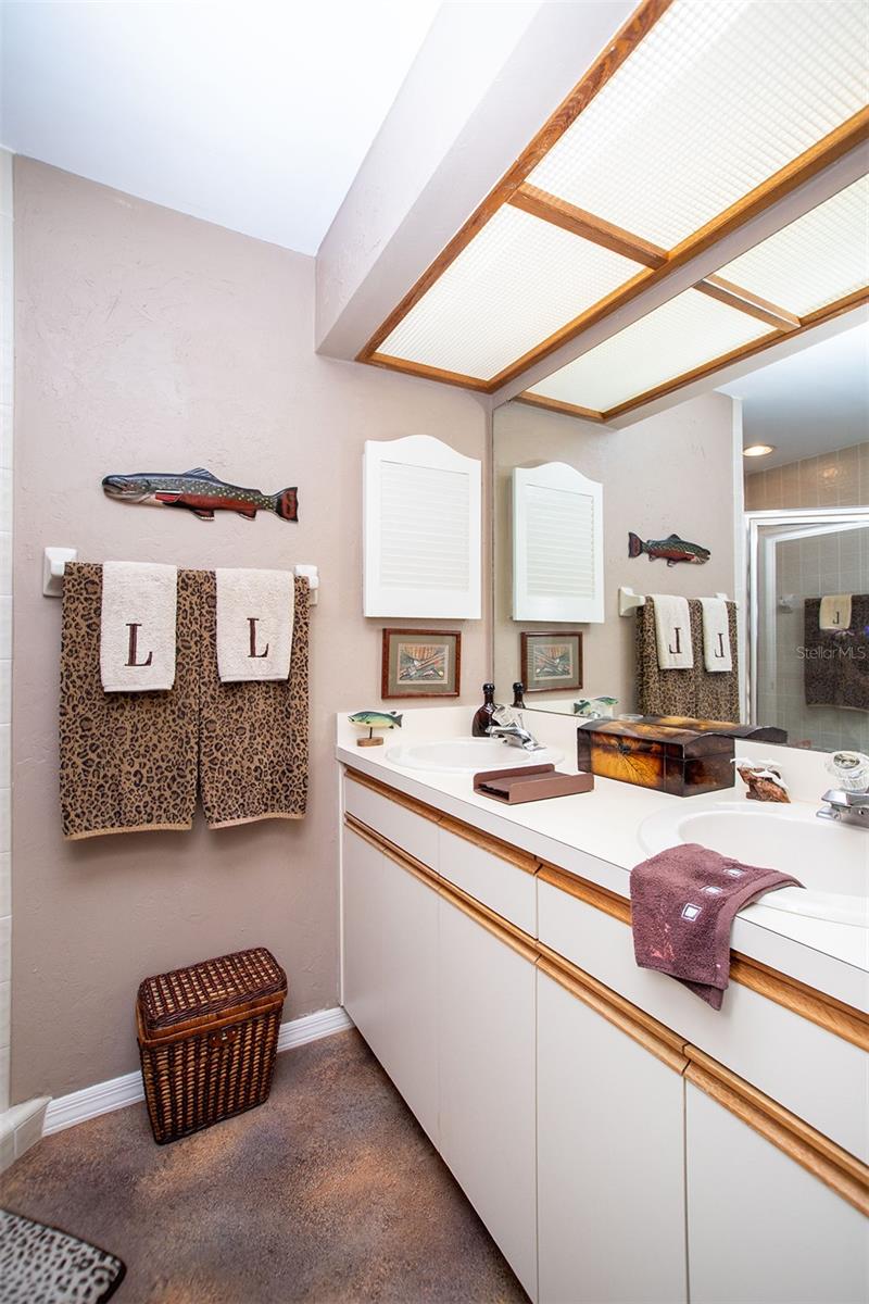 Image 20 of 38 For 11696 Parkview Lane