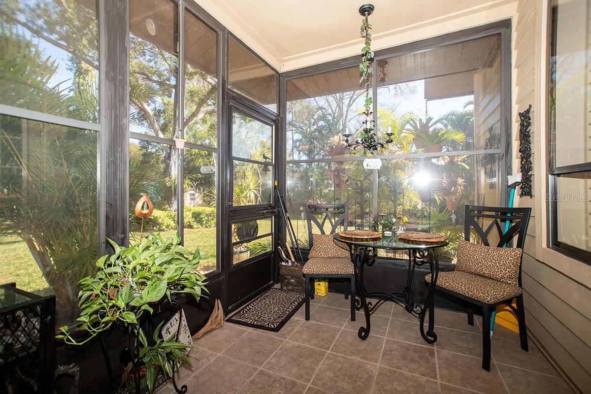 Image 23 of 38 For 11696 Parkview Lane