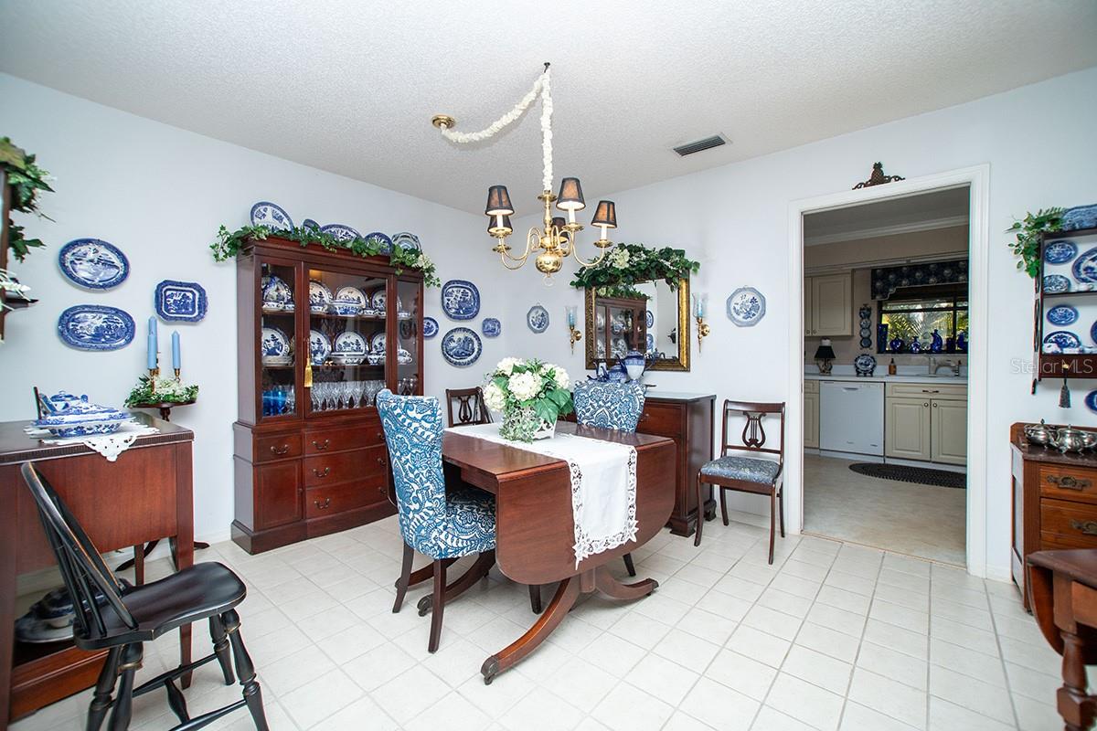 Image 9 of 38 For 11696 Parkview Lane