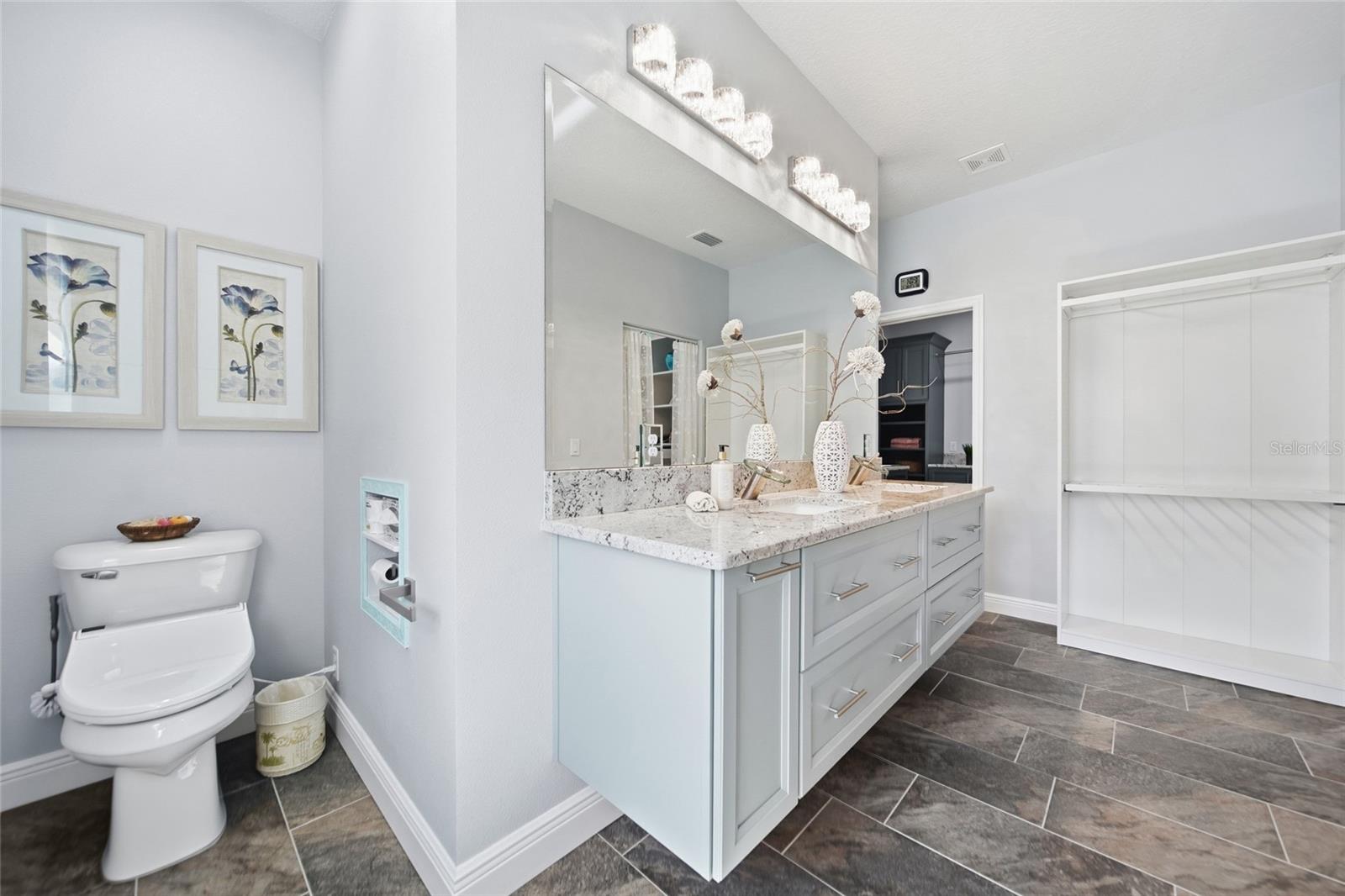 Listing photo id 17 for 16090 Fringe Tree Drive