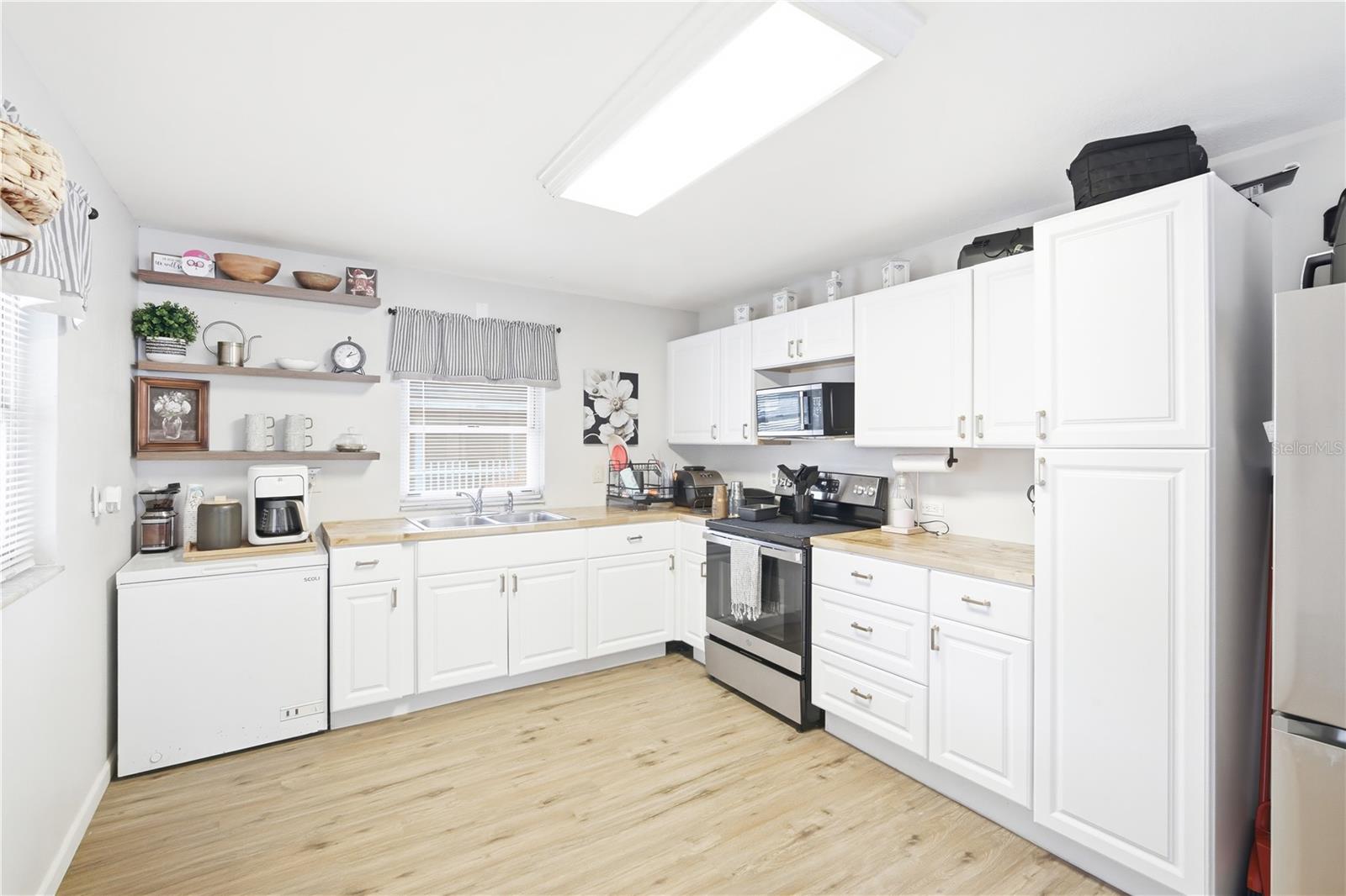 Image 8 of 15 For 1702 Lowry Avenue