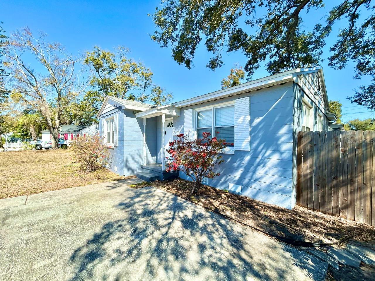 Image 3 of 20 For 2720 Edwards Avenue S