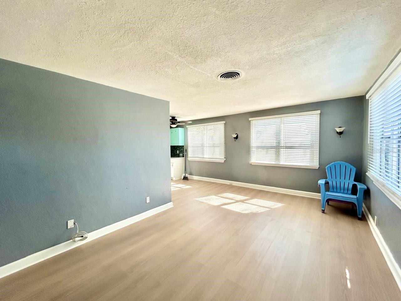 Image 4 of 20 For 2720 Edwards Avenue S