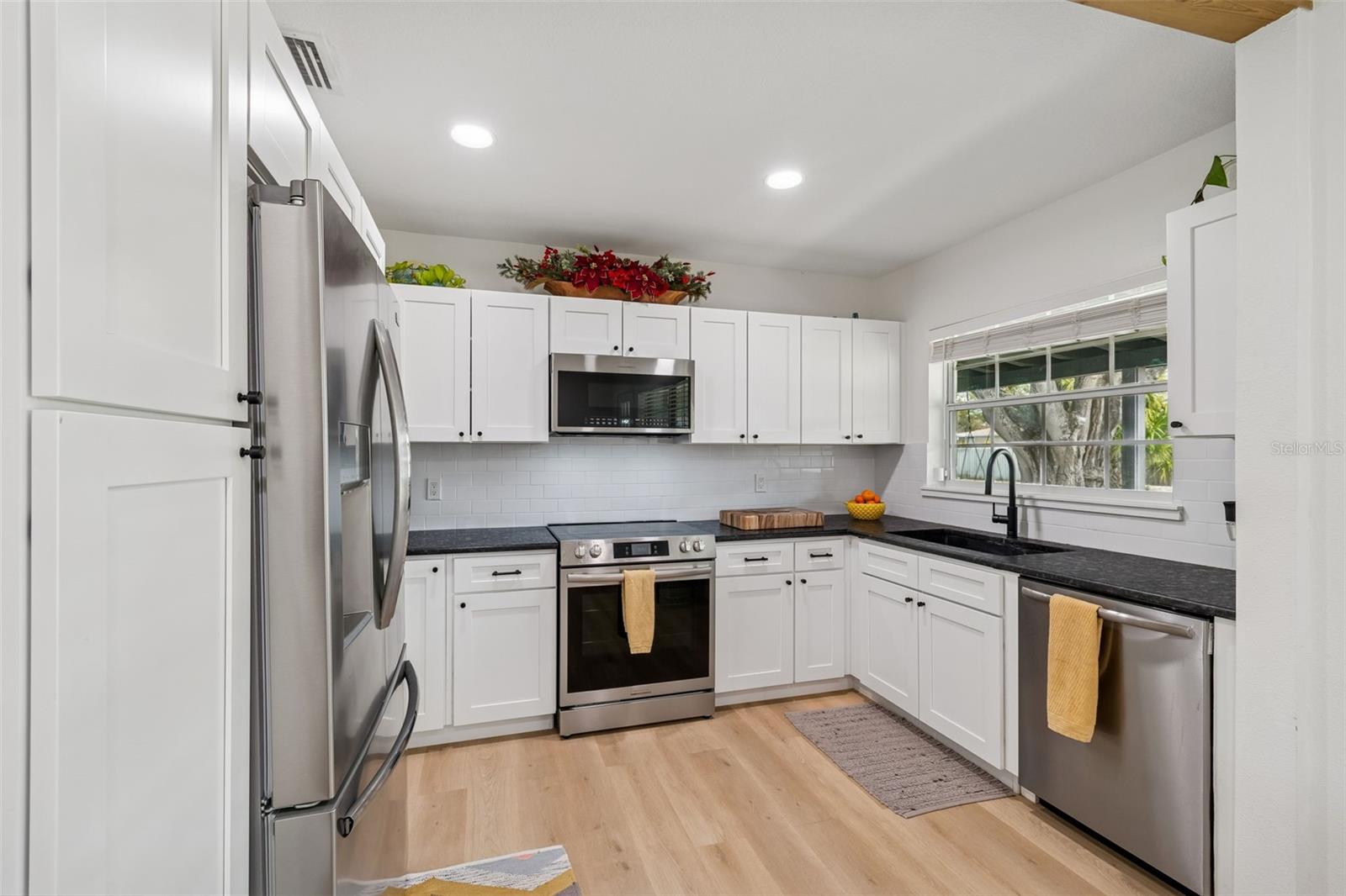 Image 11 of 45 For 4636 Bay Court Avenue