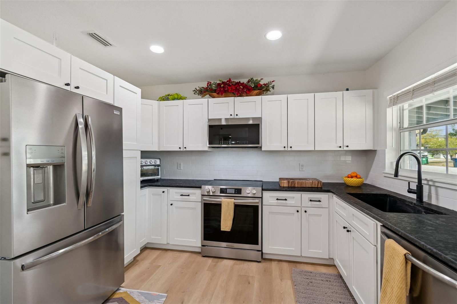 Image 12 of 45 For 4636 Bay Court Avenue