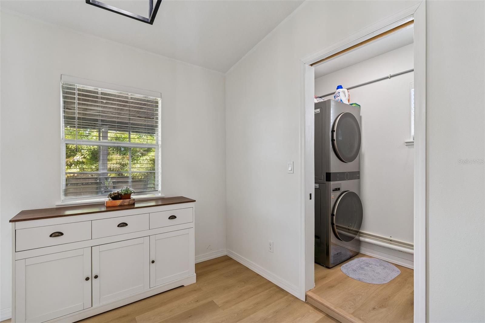 Image 22 of 45 For 4636 Bay Court Avenue