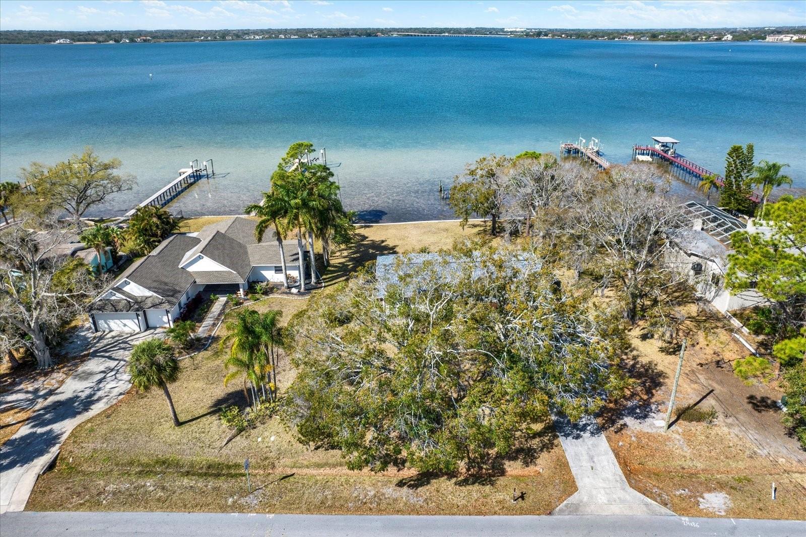 Image 11 of 22 For 400 Shore Drive E