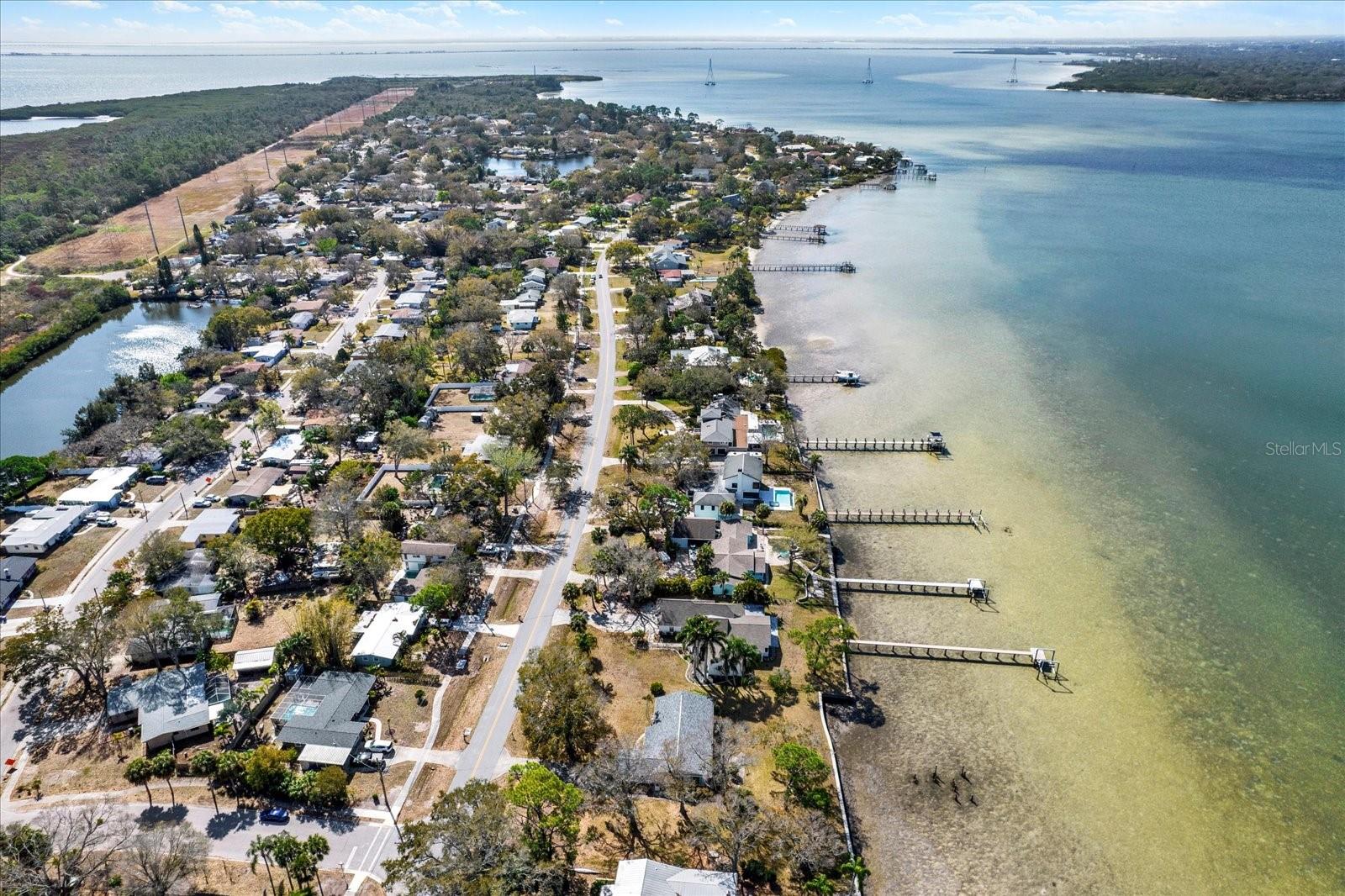 Image 19 of 22 For 400 Shore Drive E