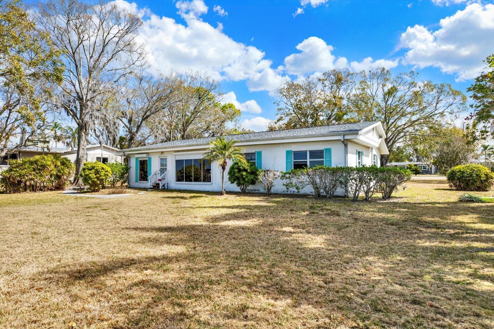 Image 5 of 22 For 400 Shore Drive E