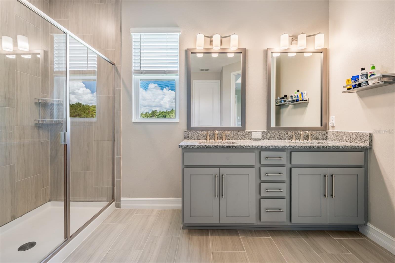 Listing photo id 15 for 4849 Isola Court