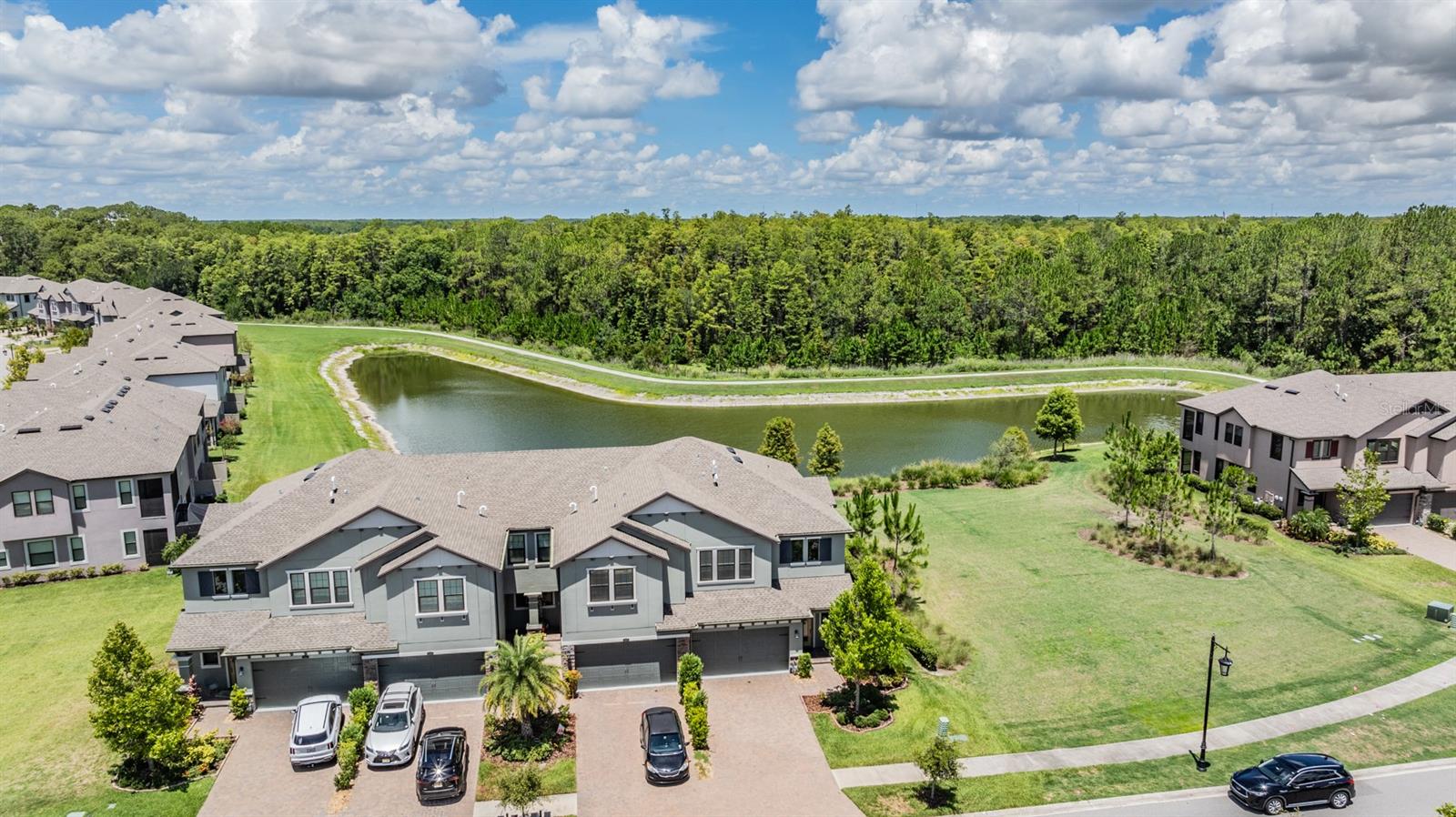 Listing photo id 1 for 4849 Isola Court