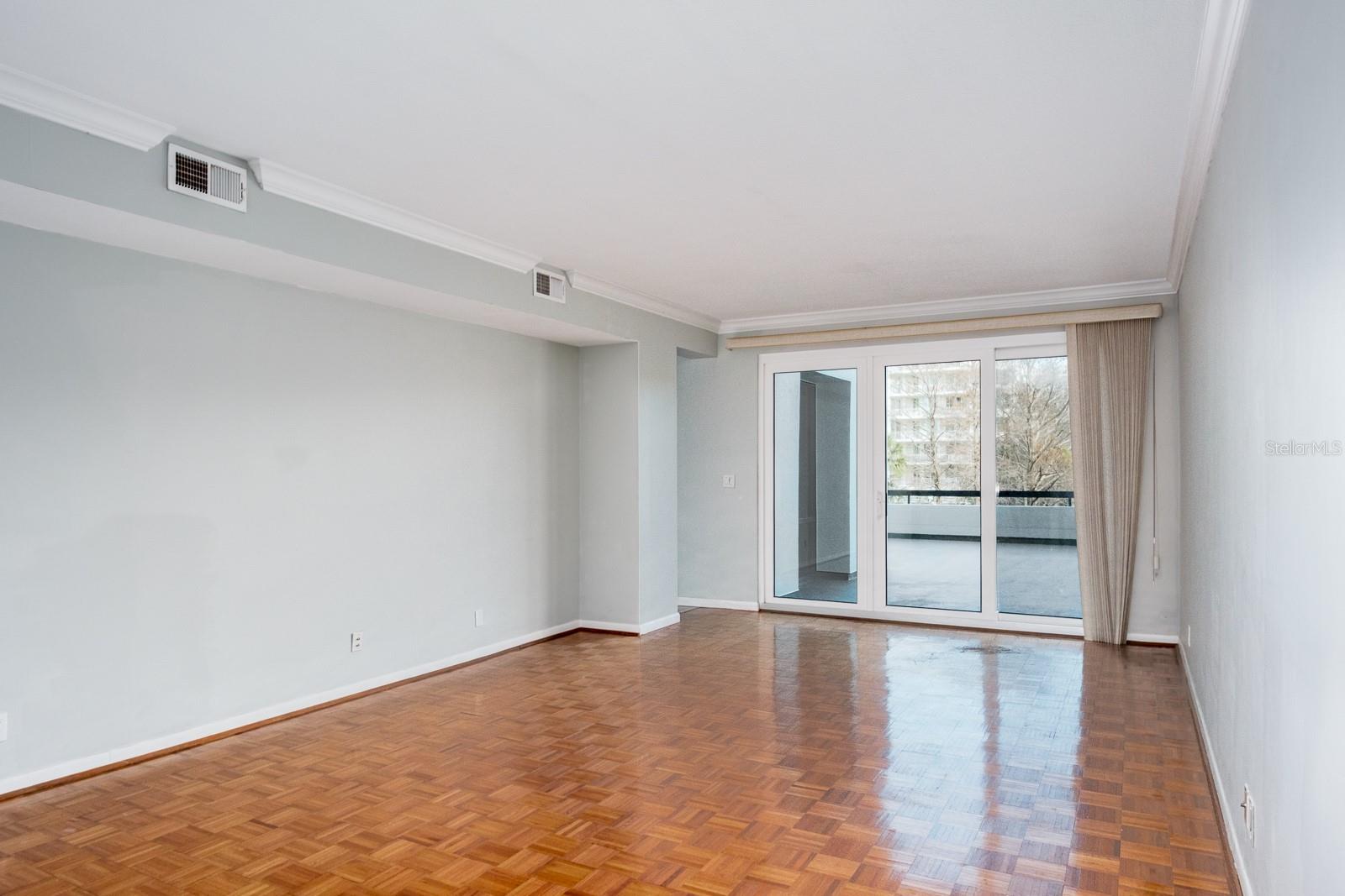 Image 8 of 72 For 8 Belleview Boulevard 108