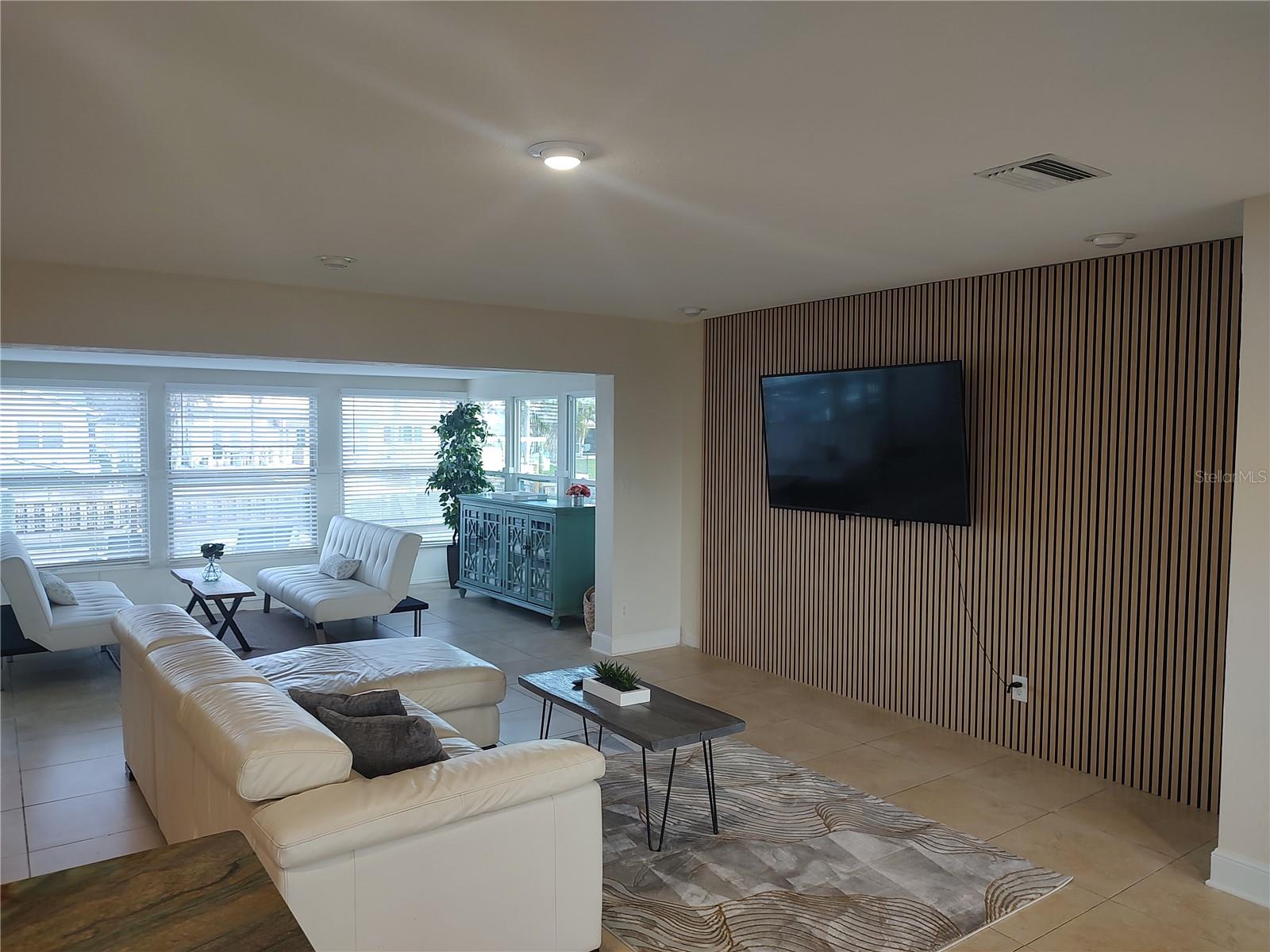 Image 14 of 27 For 4165 13th Lane Ne