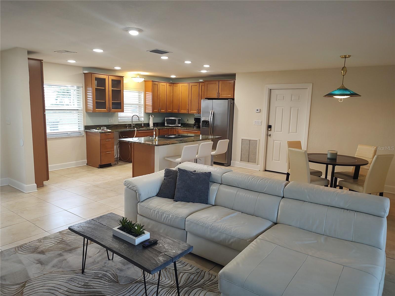 Image 6 of 27 For 4165 13th Lane Ne