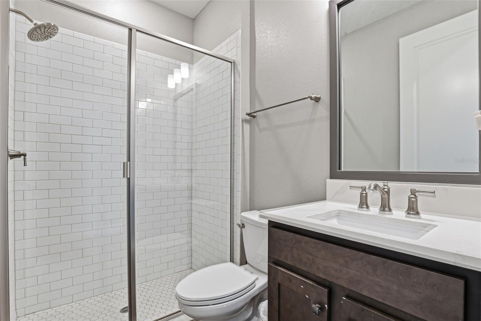 Listing photo id 12 for 5026 Tivoli Drive